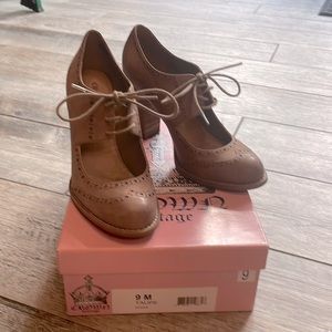 Crown Vintage Bonnie Brown Genuine Leather Sz 9.5 M Lace Up Pump Heels